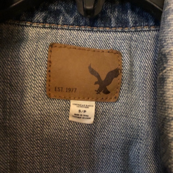 Sleeveless denim jacket - Picture 2 of 3